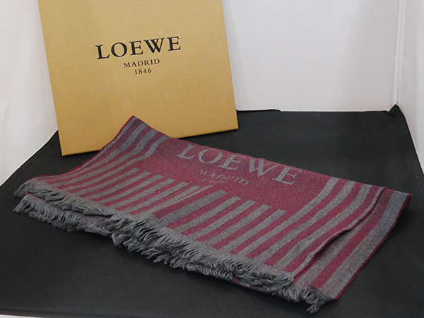 LOEWE マフラー ロゴ